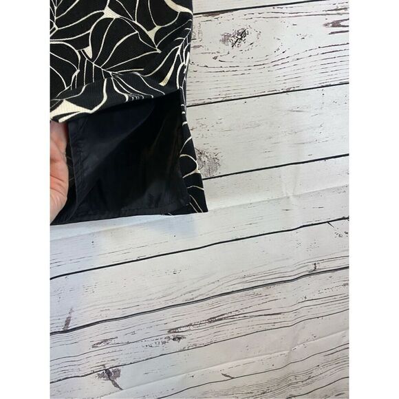 Talbots Cotton Spandex Pencil Skirt with side slit in Black and White Size 8P - Picture 2 of 7